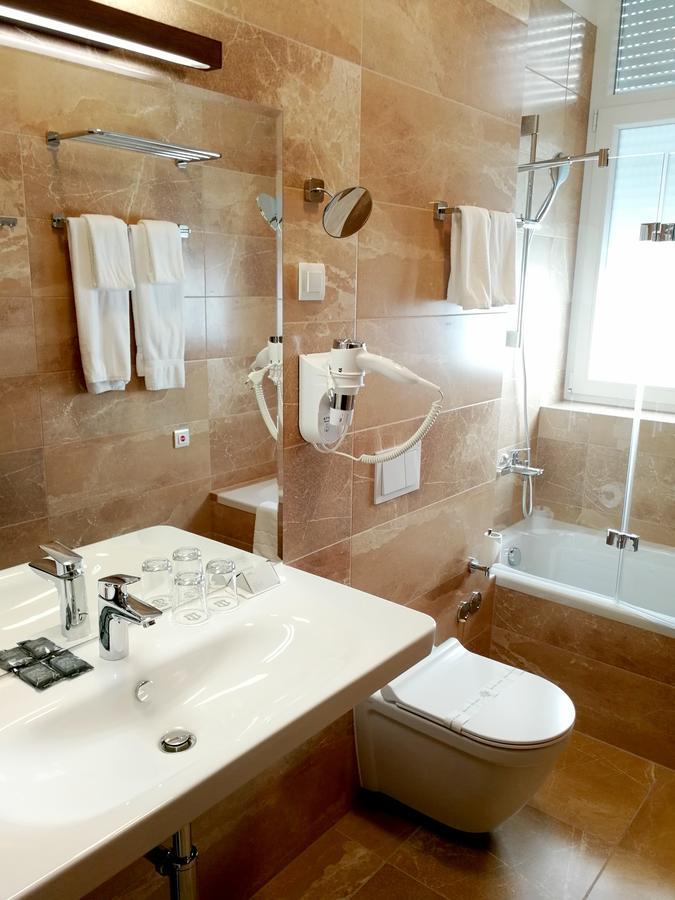 Hotel Maroon Zagrzeb Zewnętrze zdjęcie