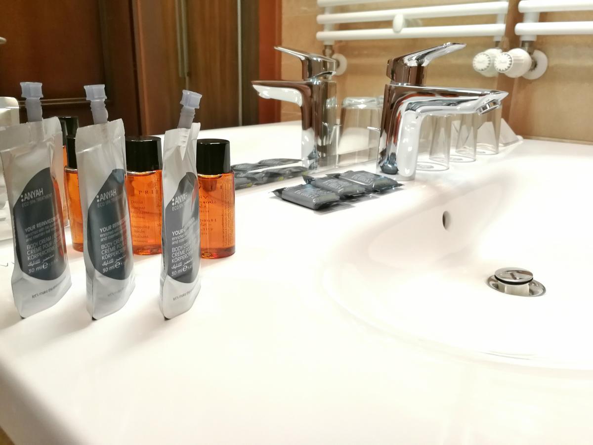 Hotel Maroon Zagrzeb Zewnętrze zdjęcie