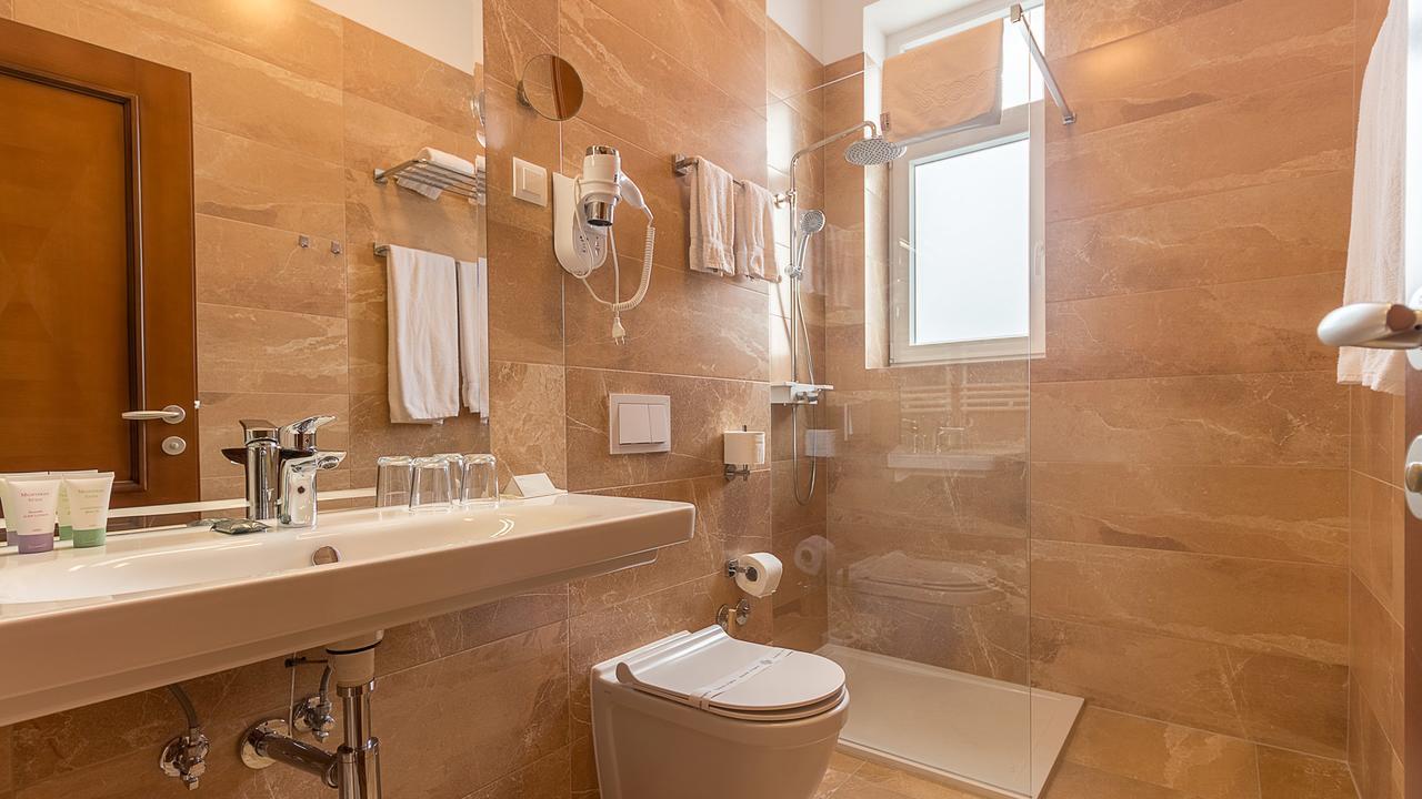 Hotel Maroon Zagrzeb Zewnętrze zdjęcie